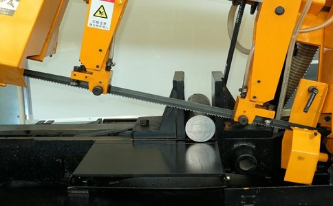 贡井数控带锯床自动送料精度会出现偏差吗？