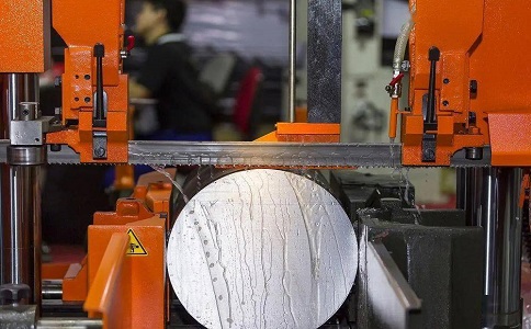 贡井立式金属带锯床切削出现跑带故障解决方法！